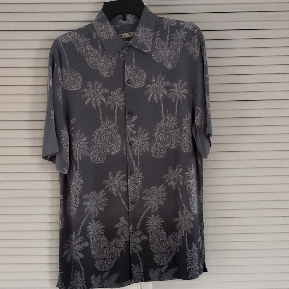 Batik Bay Hawaiian Pineapple Print Short-Slv Button-Up Shirt. Sz M. Blue Gray.